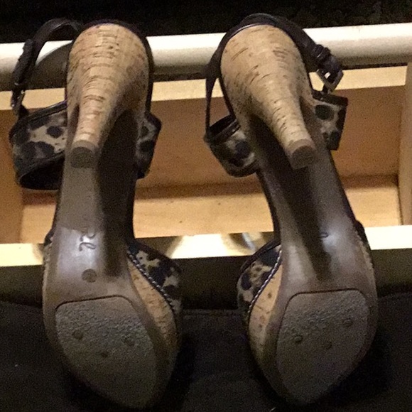 Shoes - Picture 5 of 8